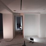 Stucwerk op benedenverdieping woning.